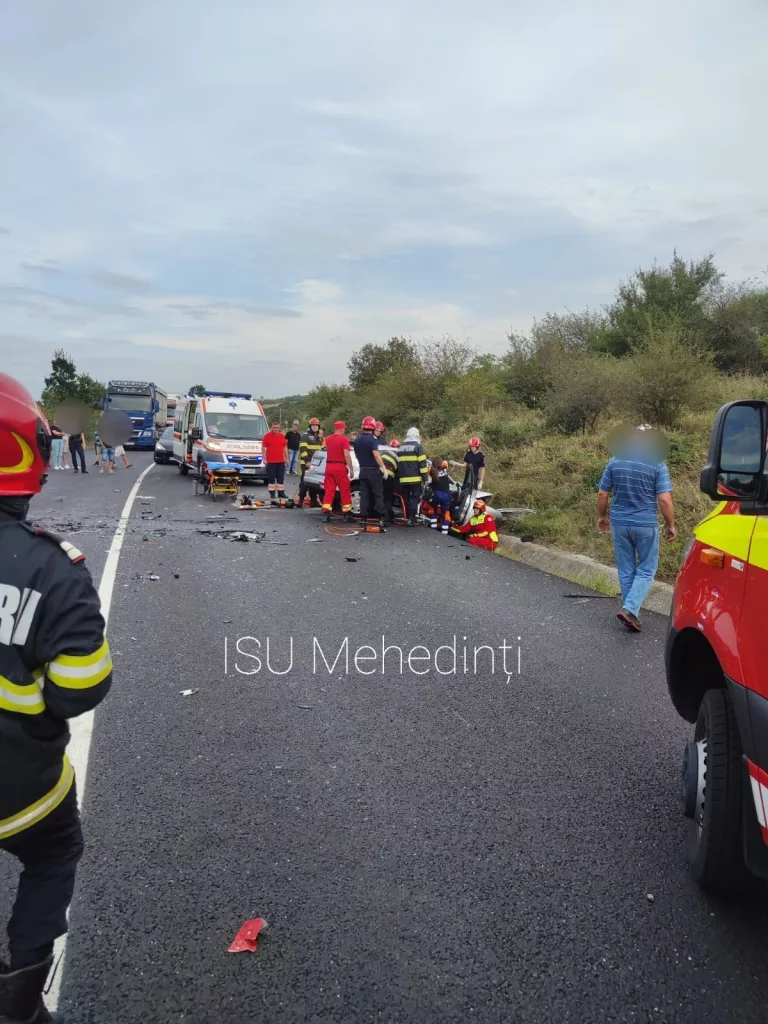 Două persoane rănite într-un accident pe DN 6