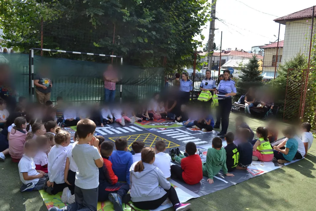 Activități preventive împotriva violenței în trei școli din orașul Horezu