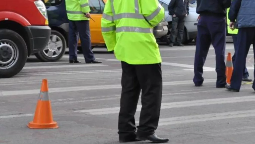 Doi copii și mama lor, accidentați pe trecerea de pietoni de un şofer de 84 de ani
