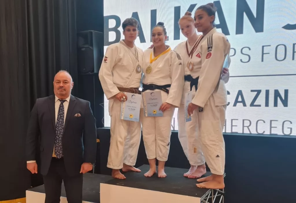 Judo / CSU Craiova se mândreşte: Alexia Uşurelu, medaliată cu aur şi argint la Balcaniadă!