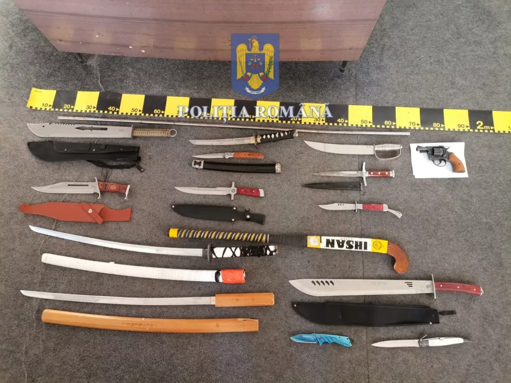 Polițiștii au găsit la mai multe persoane din Segarcea un adevărat arsenal