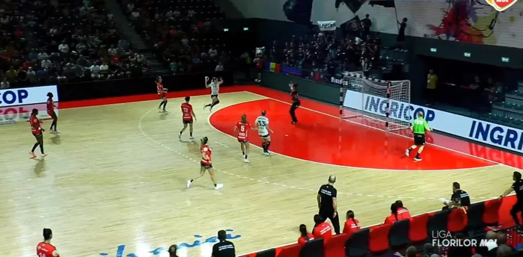Handbal / Prima mare victorie a sezonului! SCMU Craiova a dat lovitura la Bistrița