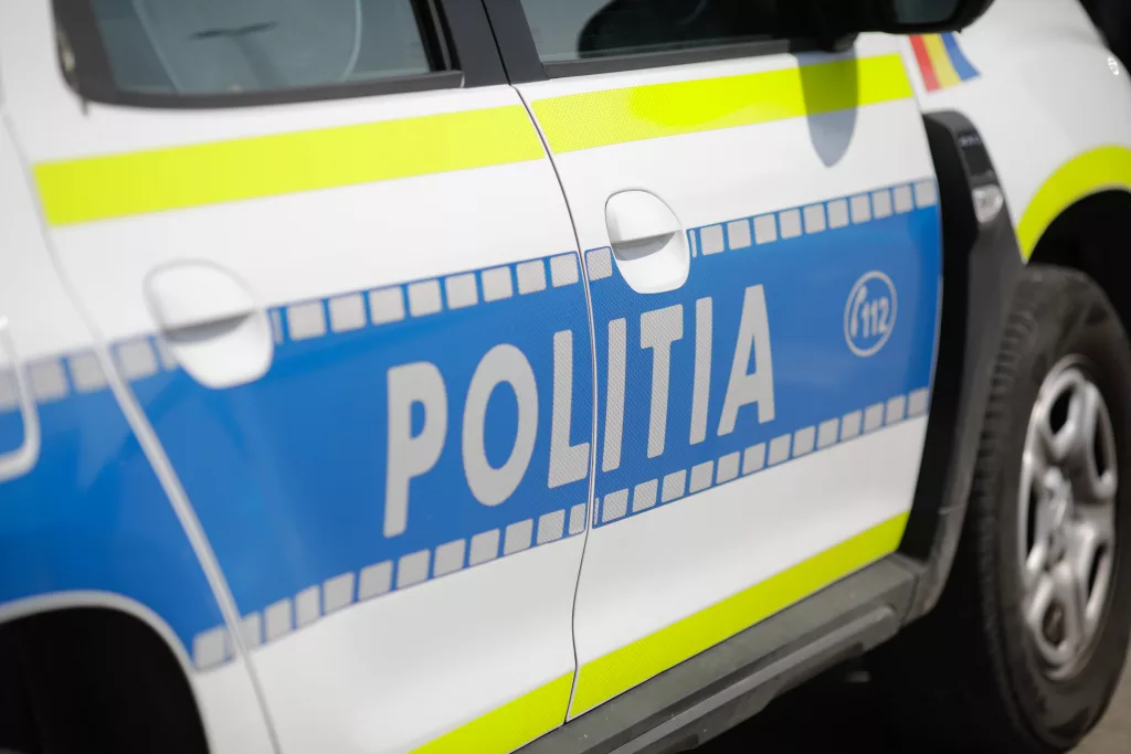 Accident rutier produs de o adolescentă de 16 ani, care s-a urcat la volan fără permis