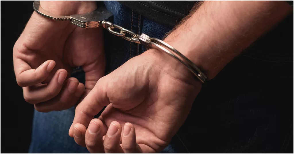 Bărbat reţinut pentru act sexual cu un minor şi pornografie infantilă