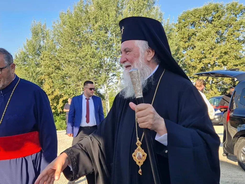 Gorj: Mitropolitul Irineu sfințește o nouă Biserică la Drăguțești