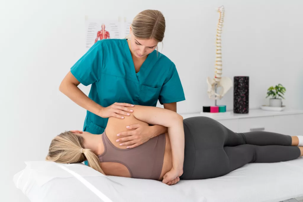 Kinetoterapia și fizioterapia scad nivelul de durere cu aproximativ 50%