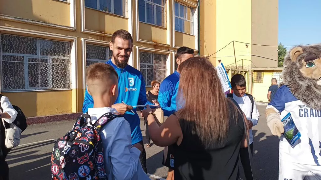 Alb-albaştrii, nelipsiţi de la deschiderea anului şcolar 2023/2024