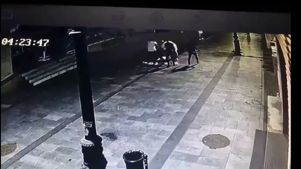 Ultimii doi agresori din scandalul din centrul Craiovei, prinşi de poliţie