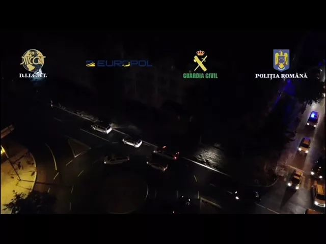 (VIDEO) Percheziții la o grupare suspectă de trafic de arme în România