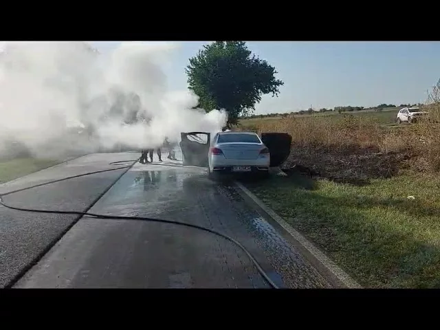 (VIDEO) Olt: Autoturism în flăcări la intrare în Vlădila