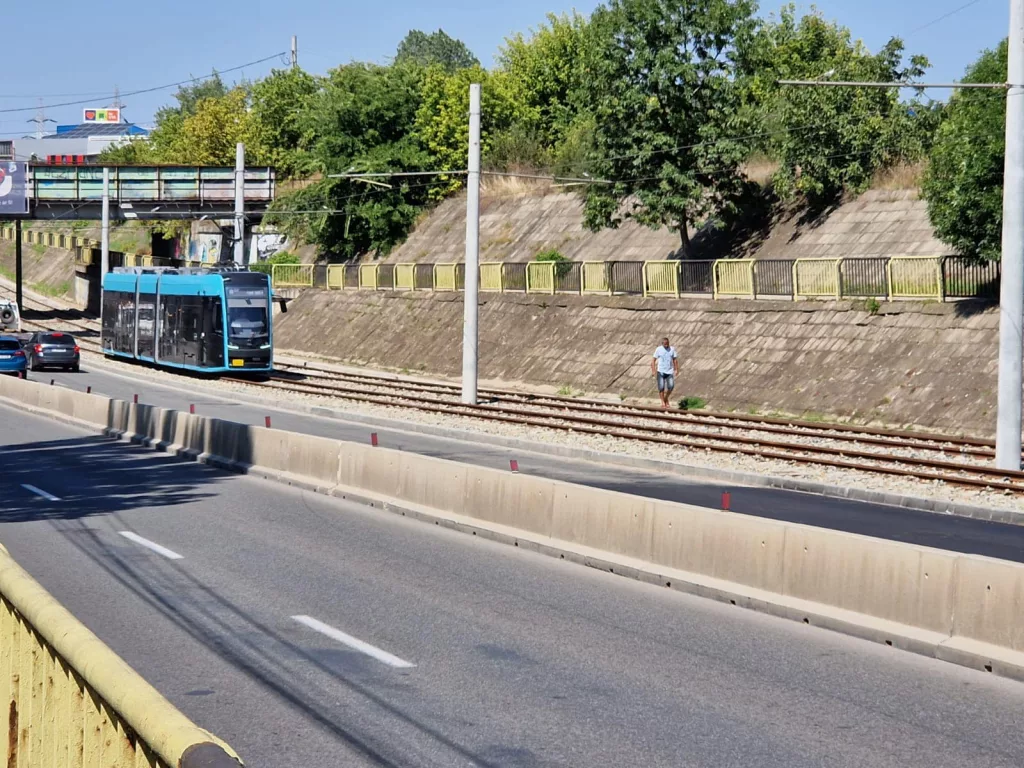 Luna aceasta se reia circulaţia tramvaielor pe strada Henry Ford