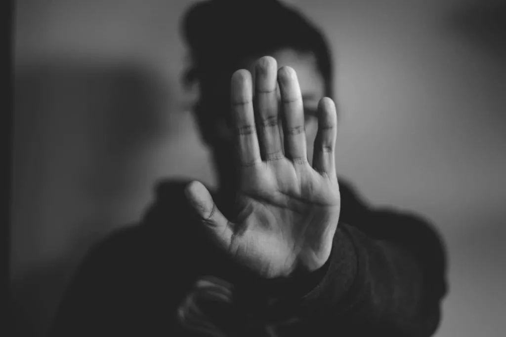 Studiu: Doi din zece copii spun că violenţa este prezentă mult sau foarte mult în şcoală