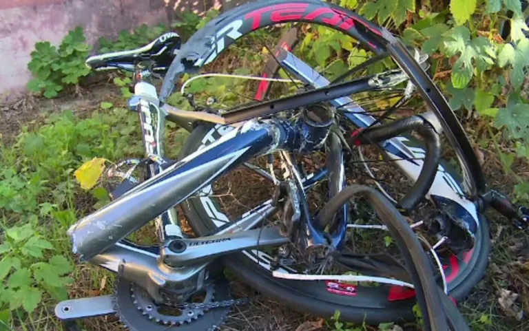 Mehedinţi: Biciclist rănit după ce a fost acroşat de o maşină pe DN7