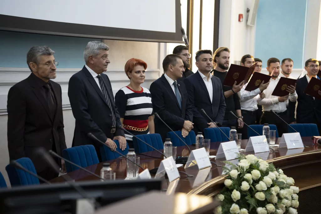 Deschiderea anului universitar la Craiova, marcată de discursuri pestriţe