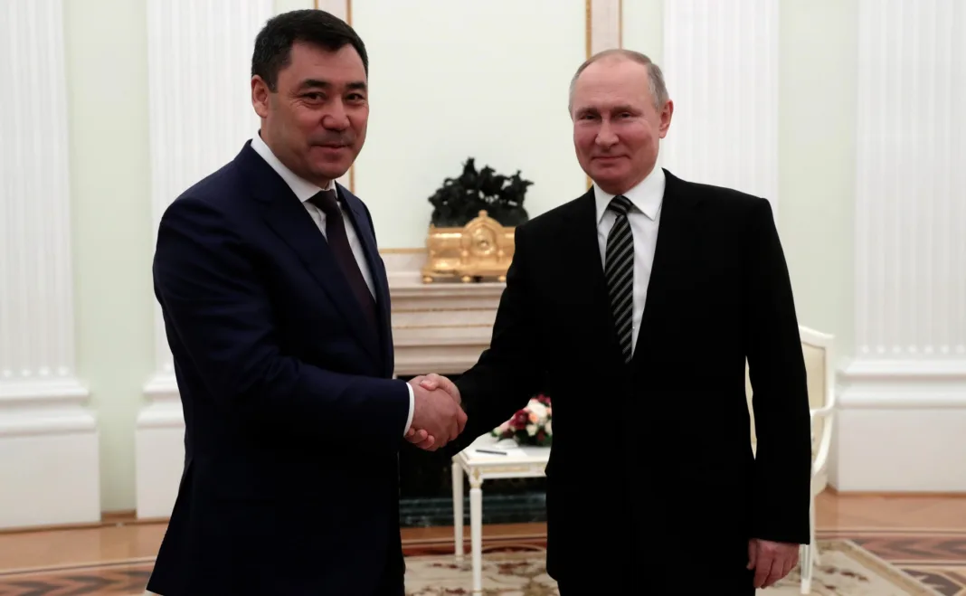 Vladimir Putin urmează să se întâlnească joi cu omologul său kârgâz, Sadir Japarov