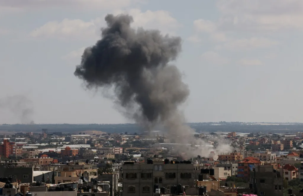 Armata israeliană susține că a lovit zeci de ţinte ale Hezbollah