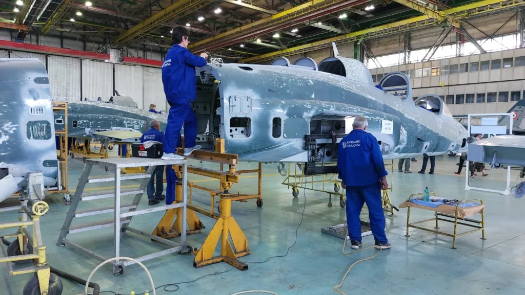 Un pensionar de 77 de ani, pus la conducerea Avioane Craiova