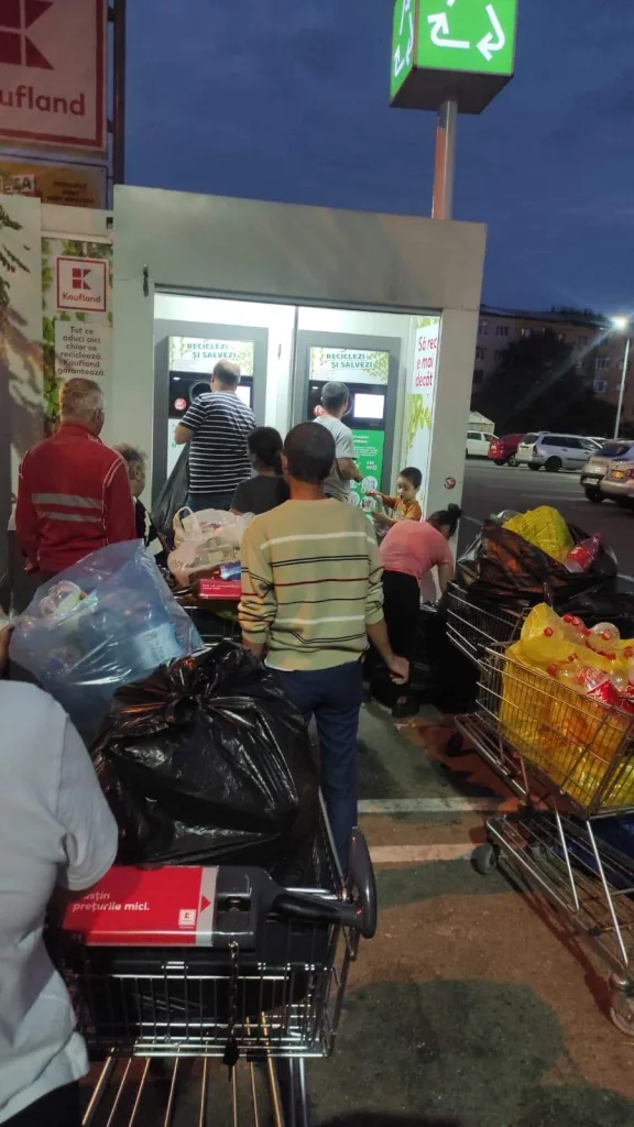 Târgu Jiu: Coadă la reciclat deșeuri