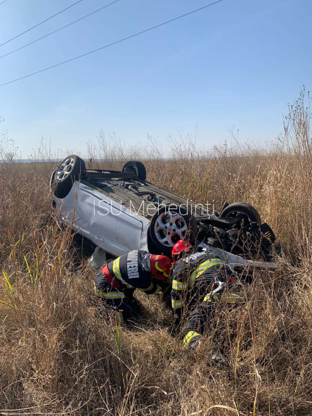 Mehedinți: Un șofer s-a răsturnat cu mașina la Vânju Mare