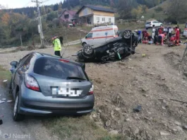 În accident o mașină s-a răsturnat (Foto: Agerpres)