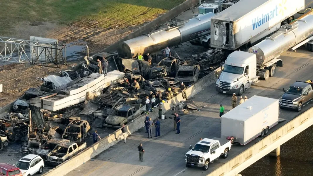 Şapte morţi într-un carambol cu 158 de mașini provocat de ceaţă pe o autostradă din SUA