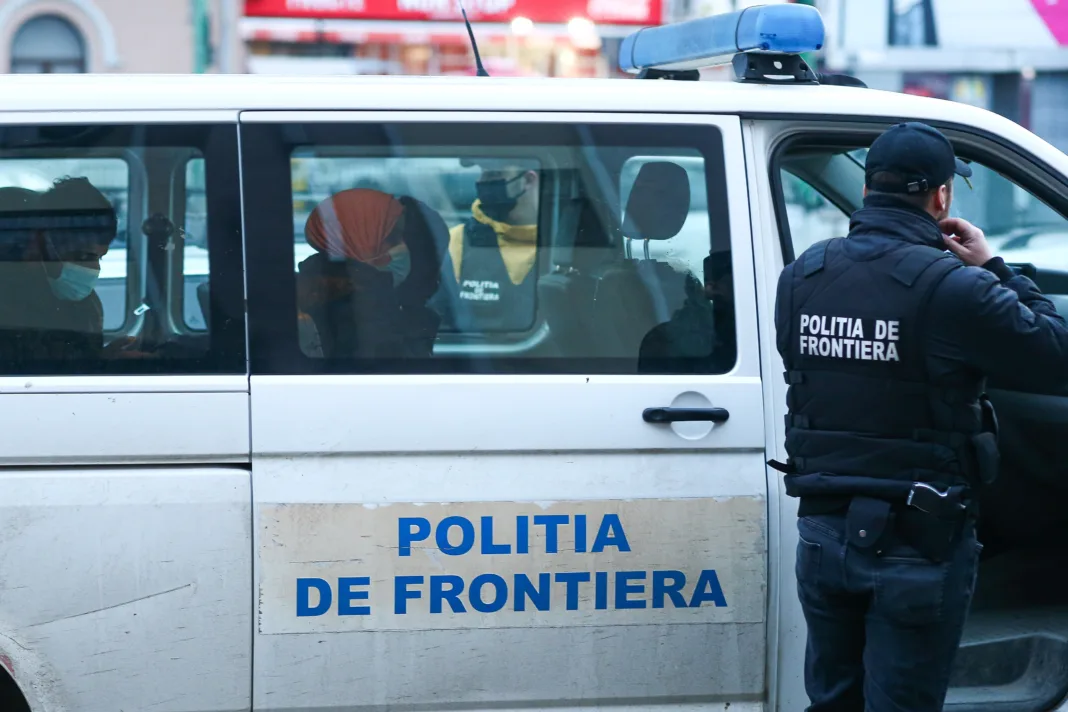 Un traficant de migranţi a fugit din sediul Poliţiei de Frontieră, într-o pauză de audieri