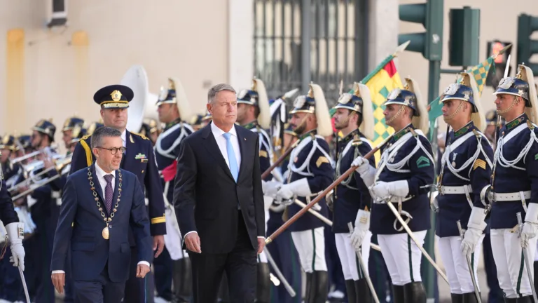 Preşedintele municipalităţii Lisabona a arătat că prin înmânarea cheii oraşului preşedintele Iohannis devine cetăţean al oraşului