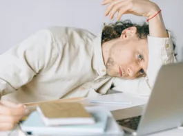 Metode eficiente de a combate burnout-ul și procrastinarea
