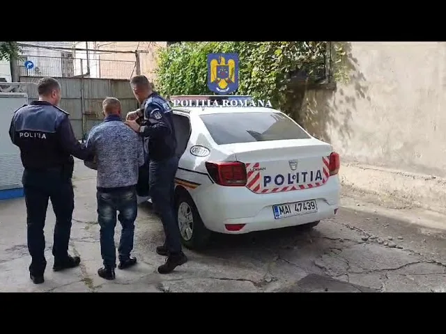 (VIDEO) Olt: Doi bărbaţi, reţinuţi după ce au răpit o tânără