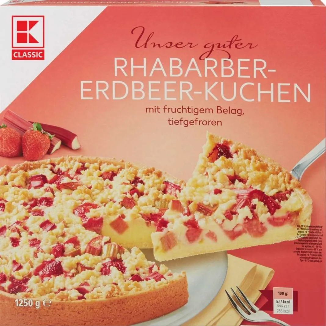 Tartă cu rubarbă şi căpşuni