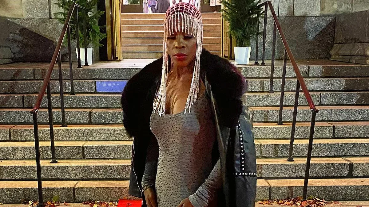 (VIDEO) Modelul Erica L. Carrington a defilat ca pe catwalk la ...