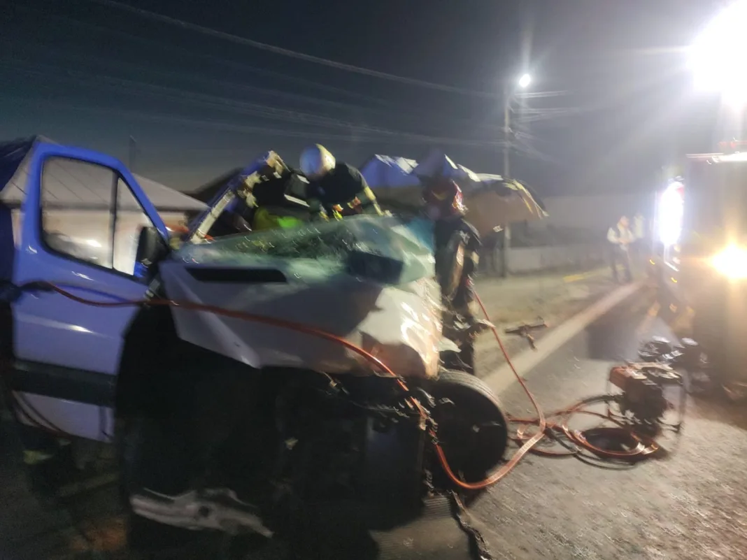 Accident mortal pe DN 7, după coliziunea dintre un autotren și o dubă