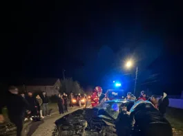 Şase răniţi după ce două maşini s-au ciocnit la Şimnicu de Sus