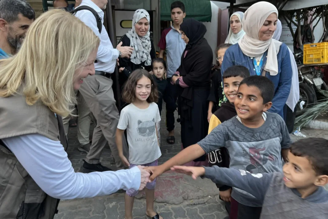 Şefa UNICEF, rănită într-un accident de maşină în drum spre Gaza