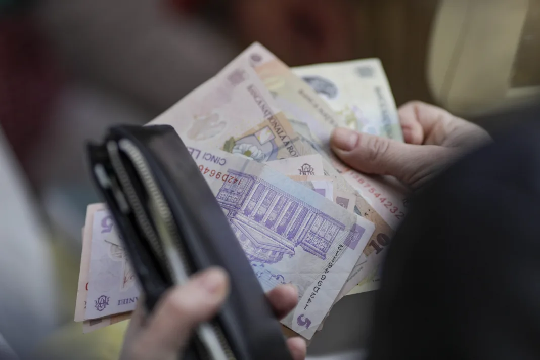 Când vor fi plătite pensiile în luna decembrie