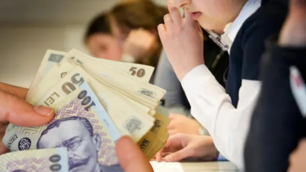 Peste 5.200 de elevi cu medii între 4 și 5 și alți peste 150 cu medii sub 2 primesc burse de merit