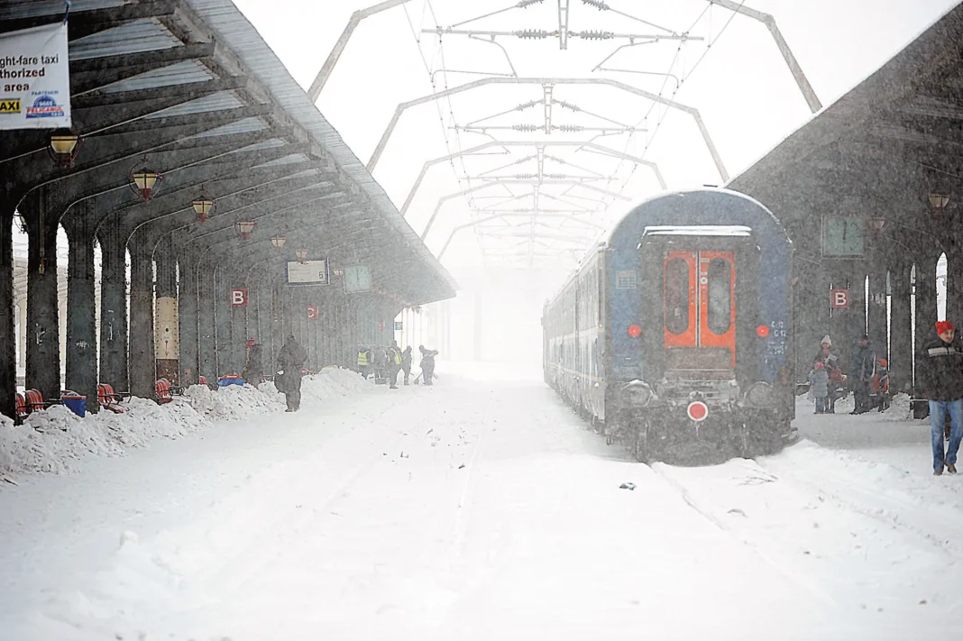Condițiile meteo forțează CFR Călători să anuleze duminică 21 de trenuri