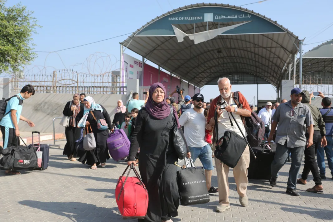 MAE: Încă 16 români au fost evacuaţi din Fâşia Gaza