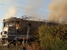 Locomotiva unui tren care aparţine CFR Călători a luat foc