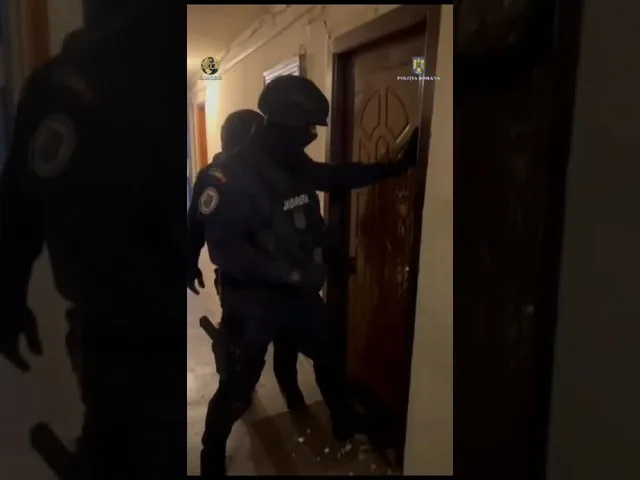 (VIDEO) 11 tineri, reţinuţi pentru trafic de droguri de risc şi mare risc