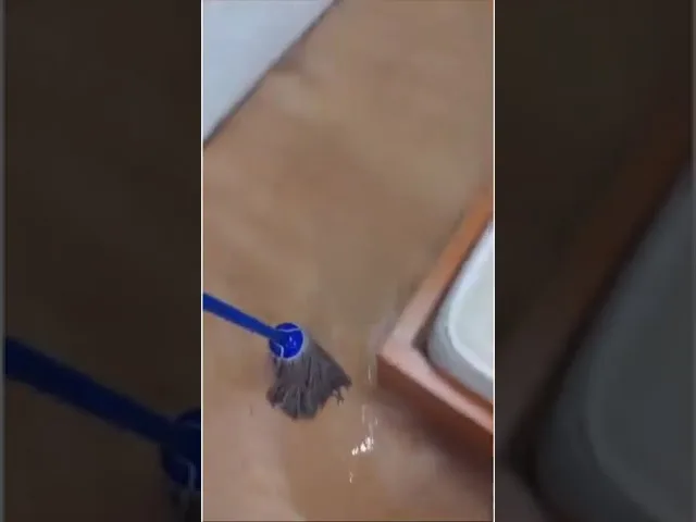 Plouă în dormitoarele studenților Academiei de Poliție