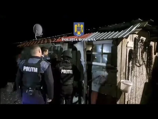 (VIDEO) Percheziții la persoane bănuite de schingiuirea animalelor