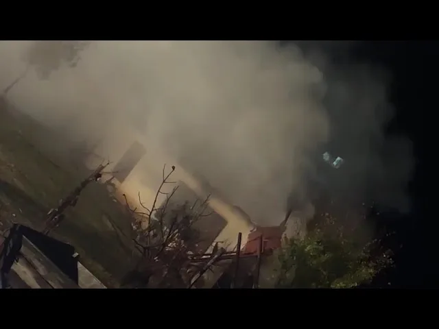 (VIDEO) Pompierii mehedințeni au stins incendiul unei case din Bala