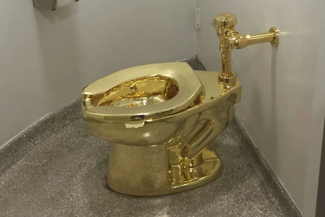Vas de toaletă din aur, valorând 6 milioane de dolari, furat dintr-un muzeu