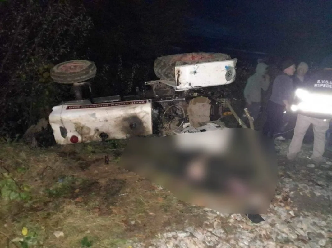 Un bărbat a murit strivit de tractorul cu lemne