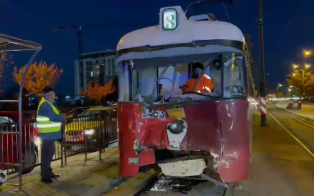 Doi răniţi după ce două tramvaie s-au ciocnit într-o staţie din Timişoara