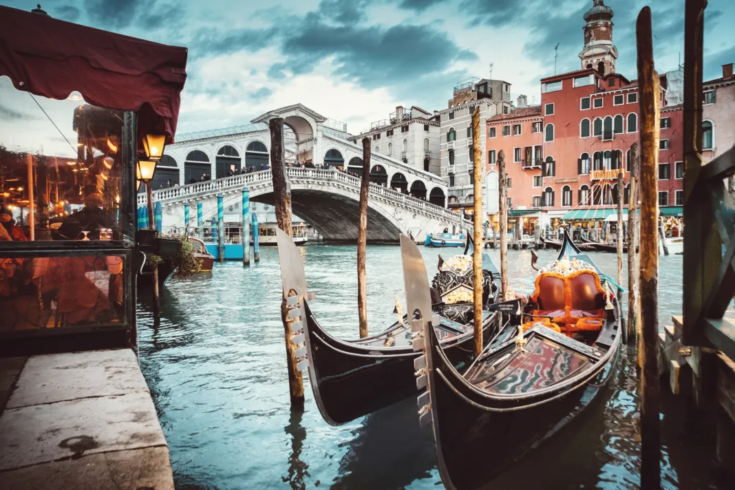 Veneţia va testa din aprilie o taxă de intrare zilnică şi un plafon pentru accesul vizitatorilor