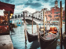 Veneţia va testa din aprilie o taxă de intrare zilnică şi un plafon pentru accesul vizitatorilor