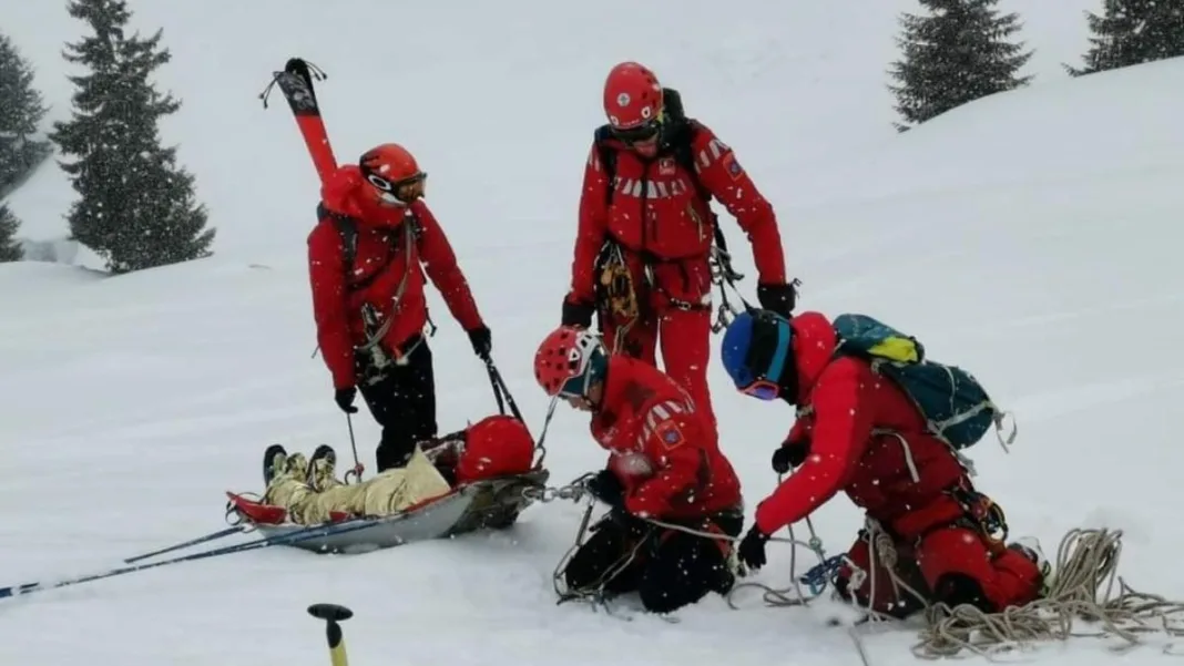 Peste 50 de persoane, salvate de pe munte în ultimele 24 de ore