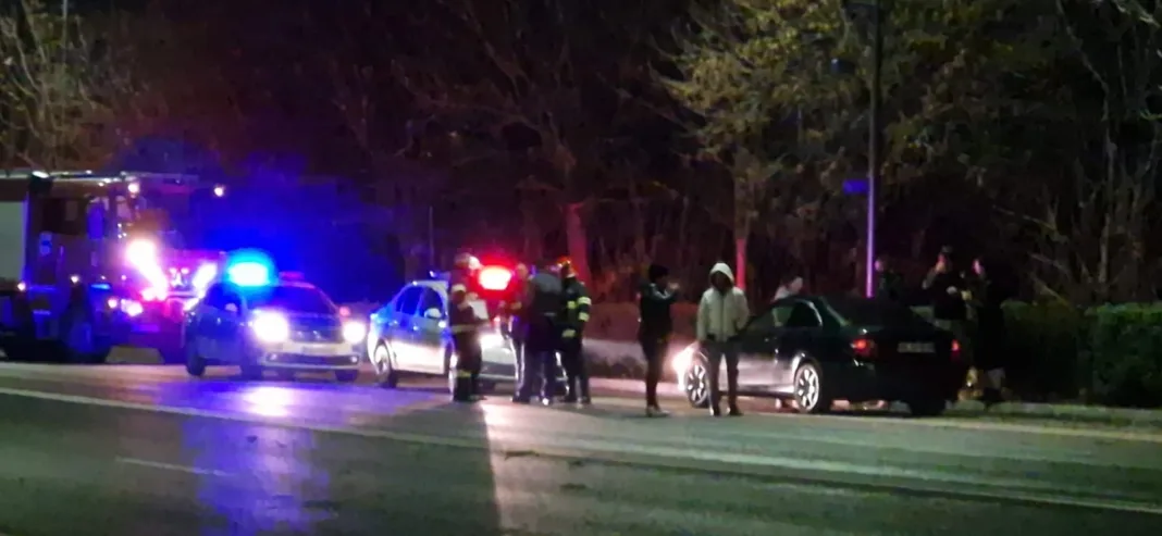 Autoturismul a părăsit partea carosabilă și a căzut pe calea ferată (Foto. Gazeta Vâlceană)